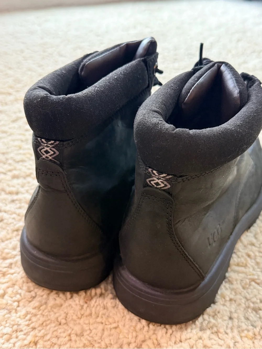 UGG Men's Black Waterproof Leather Hullen Utility Boots (Size 9.5 US / 42.5 EU)